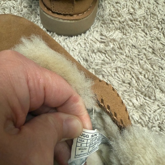 Womens Uggs - Picture 3 of 6
